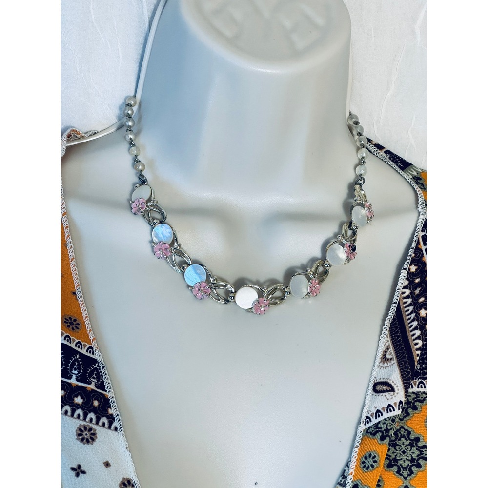 Vintage‎ Floral Choker Necklace 16.5 Inch Pink White Mother of Pearl Enamel